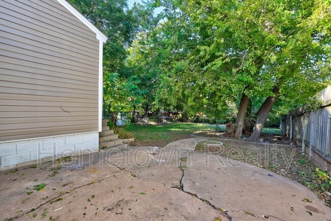 Building Photo - 9809 N McKinley Ave