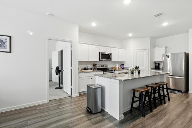Building Photo - 5830 Capri Frst Dr