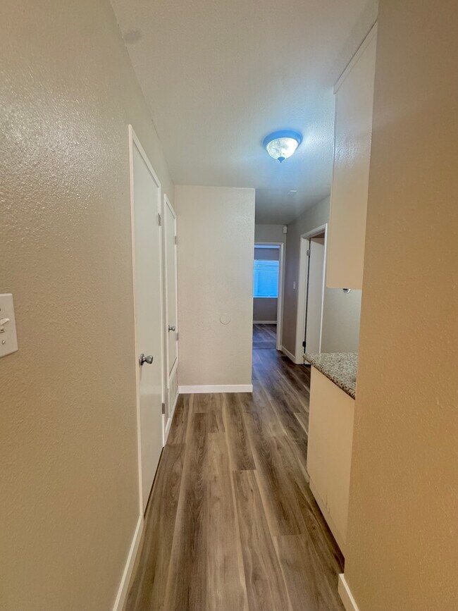 Building Photo - 2221 Dogwood Way