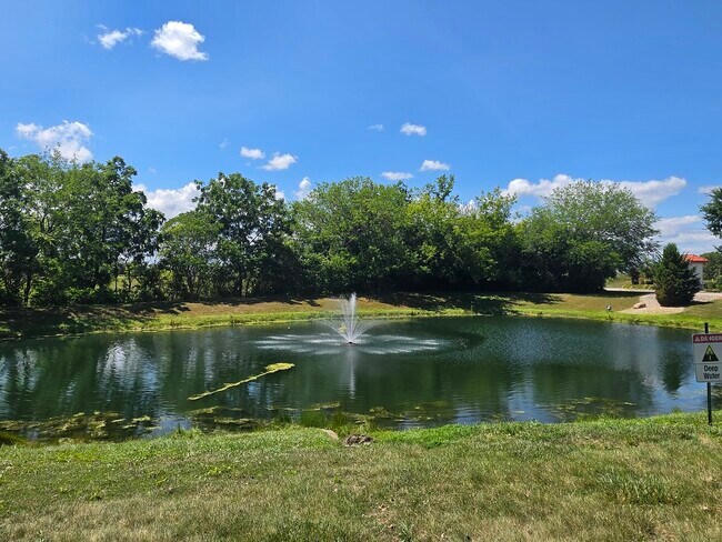 Building Photo - 350 Plum Creek Dr