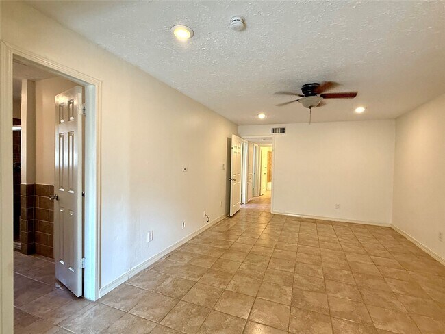 Building Photo - 6927 Windy Pines Dr