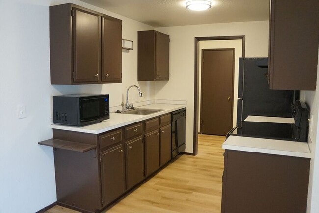 Building Photo - 1 Bed, 1-Bath Apartment in Fremont featuri...