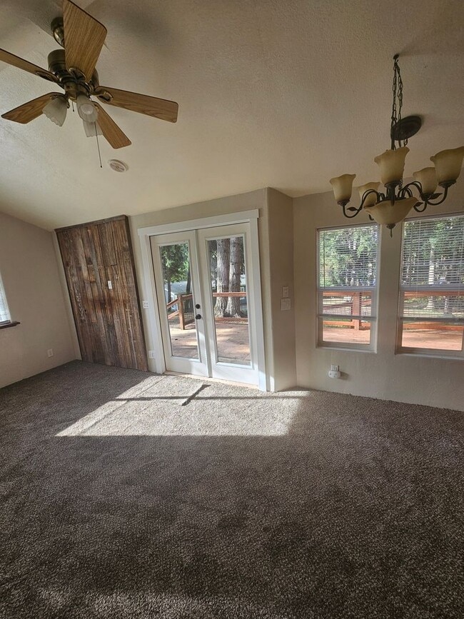 Building Photo - Must See 2 BED/1.75 Bath Home Available 10...