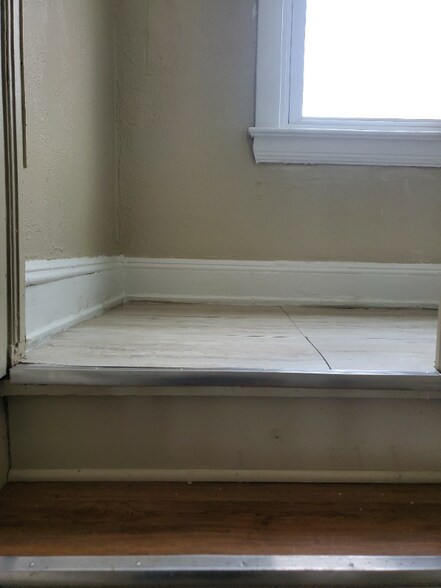 Building Photo - 1378 E 94th St