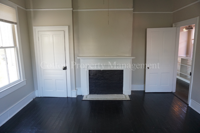 Building Photo - 2BR/1BA Stellar Apartment in Prime Locatio...