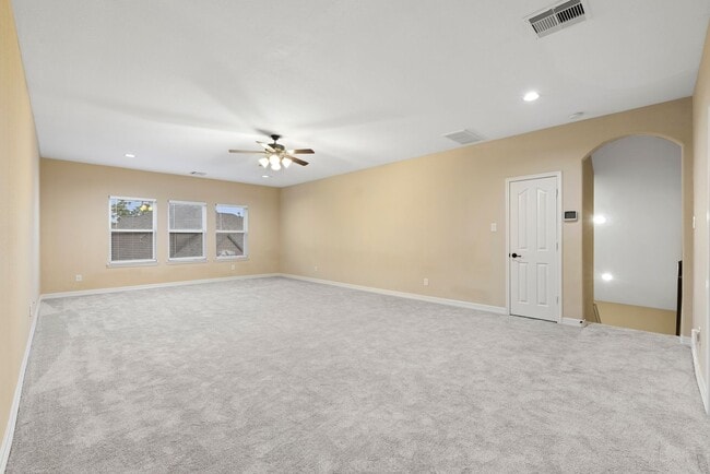 Building Photo - Stunning 4-bed, 4-bath Home in Auburn Lakes community!