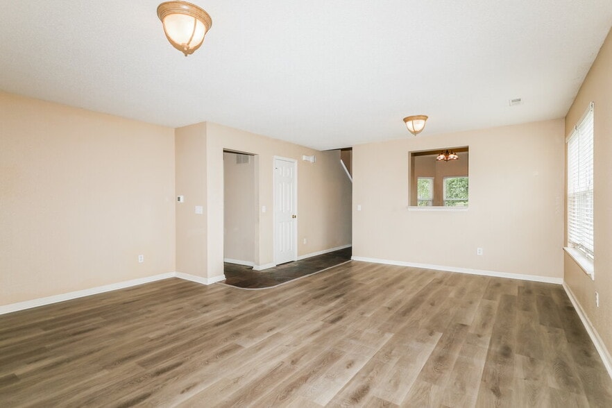 Building Photo - 720 Treyburn Lakes Way
