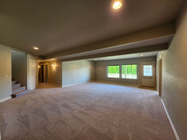 Building Photo - 718 Briarwood Dr
