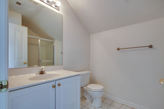 Building Photo - Single family - unfurnished - YEAR ROUND rental - Villages of Old Landing