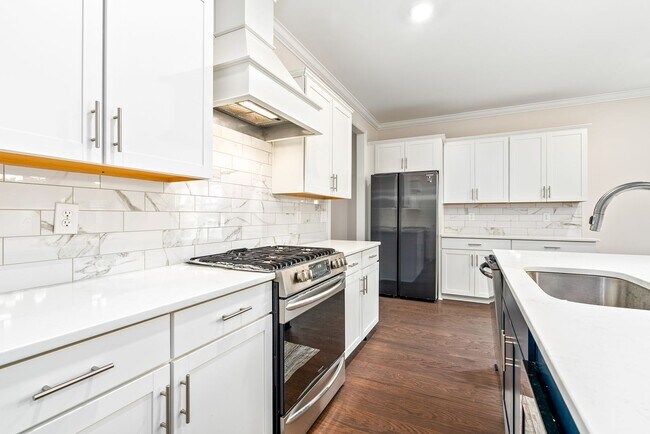 Building Photo - 826 Clear Spring Dr