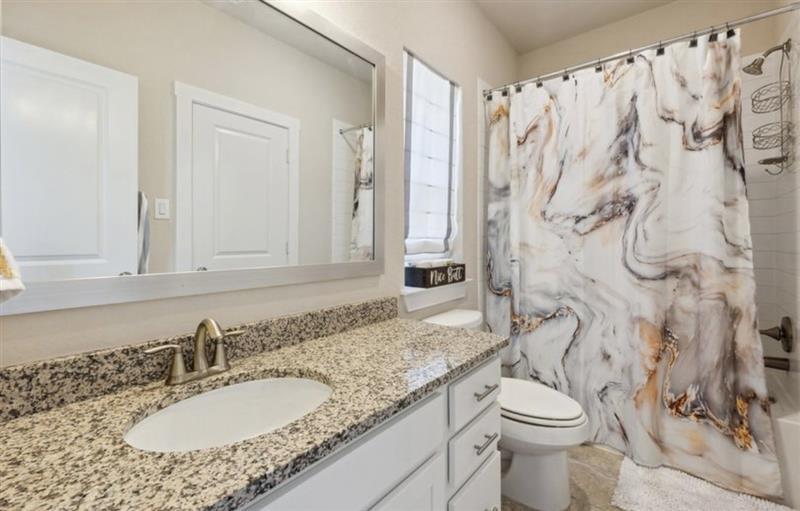 bath 2 - 3839 Harry Wurzbach Rd