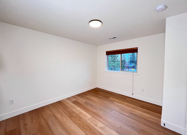 Building Photo - Modern Craftsman 4 Bedroom Home!