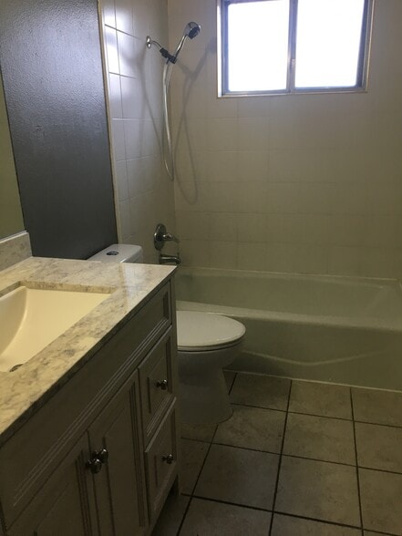 Building Photo - 4465 La Mirada Cir
