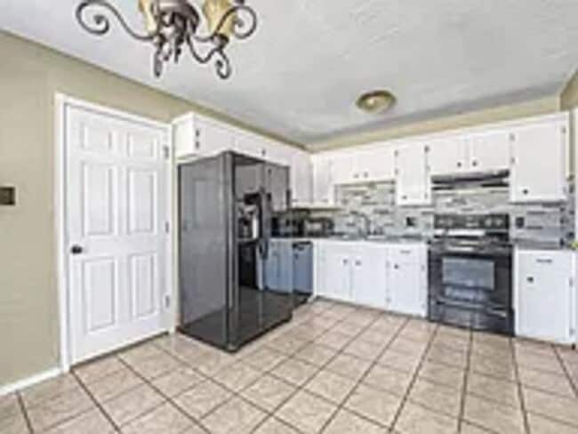Building Photo - 4104 SW Rolling Hills Dr