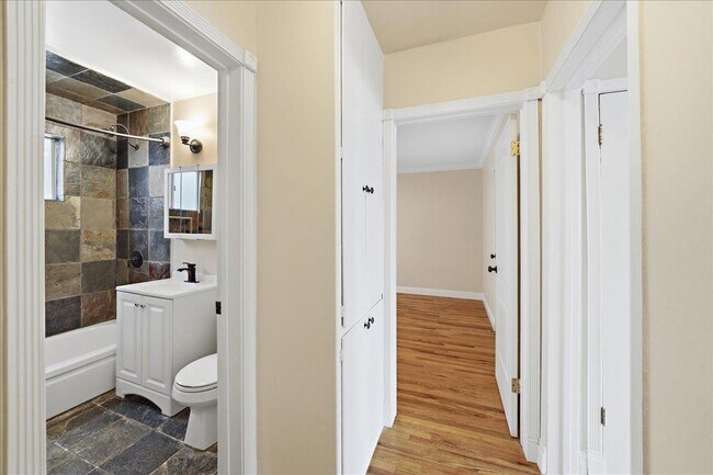 Building Photo - 11719 Mayfield Ave