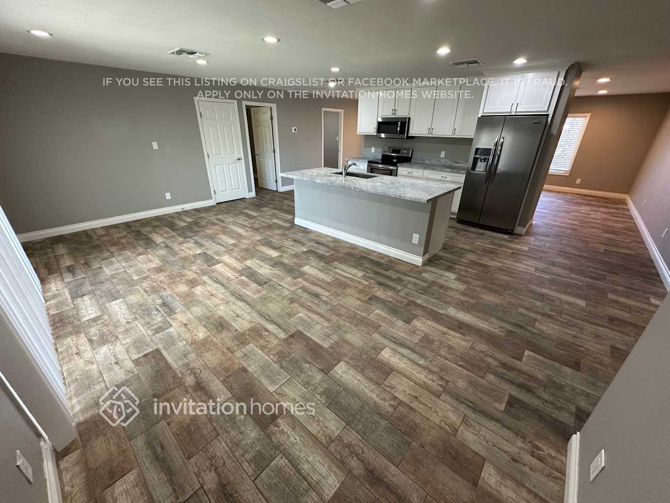 Building Photo - 1335 E Hermosa Dr