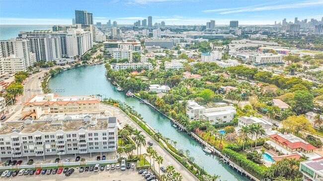 Building Photo - 2924 Collins Ave
