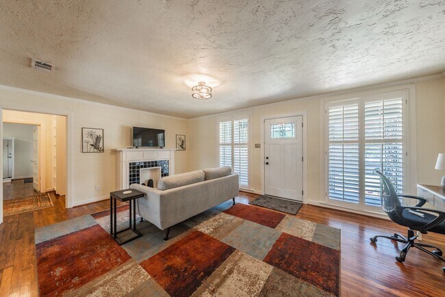 Building Photo - 2157 W Lotus Ave