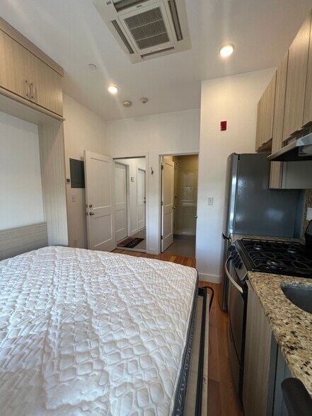 Building Photo - 16 5th St