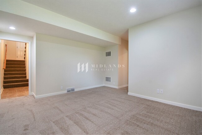 Building Photo - Beautiful Townhome in Shadow View