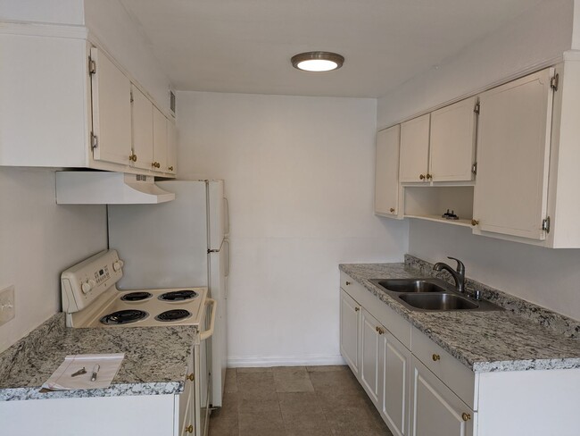 Building Photo - 140 Minna Ln