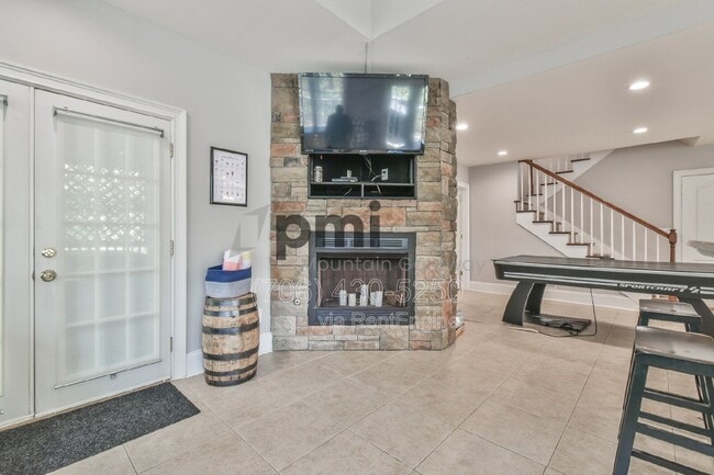 Building Photo - 373 Dach Bruche Gasse