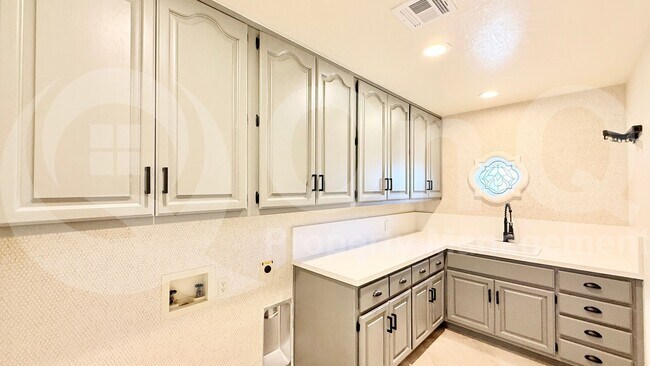 Building Photo - 10188 E Cortez Dr