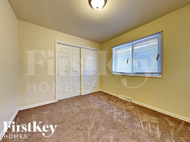 Building Photo - 7919 Oak Park Ave