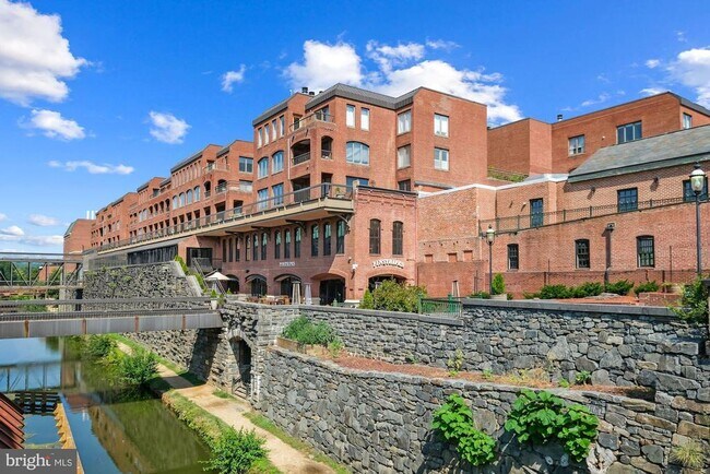 Building Photo - 1080 Wisconsin Ave NW