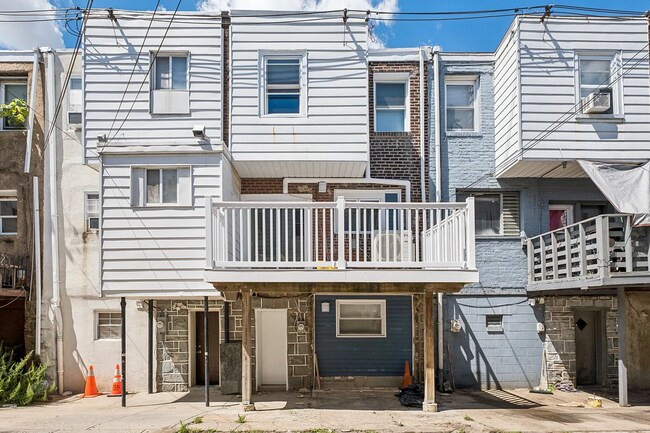 Building Photo - Stylishly Renovated 3-Bedroom Home with Private Patio in Grays Ferry — Accepting ALL PHA voucher ...