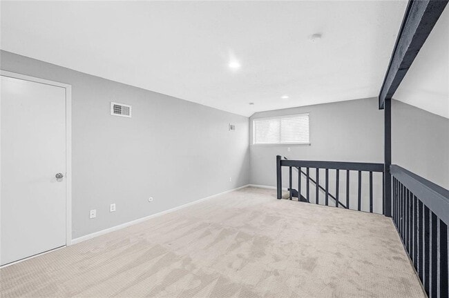 Building Photo - 2110 Highland Hills Dr