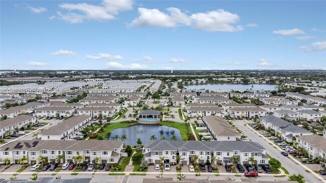 Building Photo - 805 SE 18th St