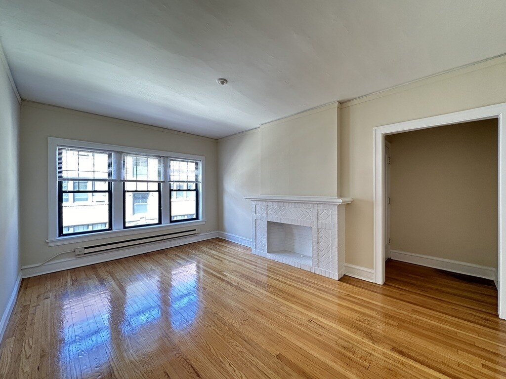 Building Photo - 1318 Oak Ave