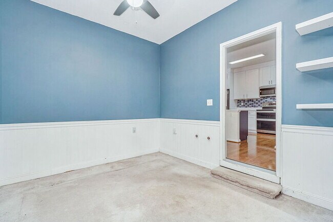 Building Photo - 985 Lambourne Ln