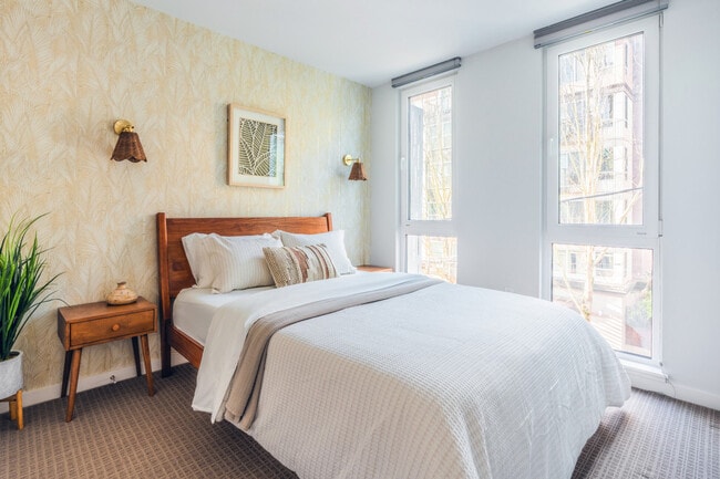 Building Photo - 320 Queen Anne Ave N