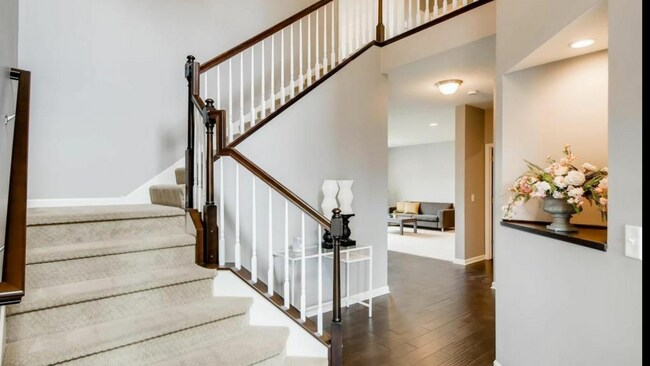 Building Photo - Luxurious 5-Bedroom, 4-Bath Home in Hennep...