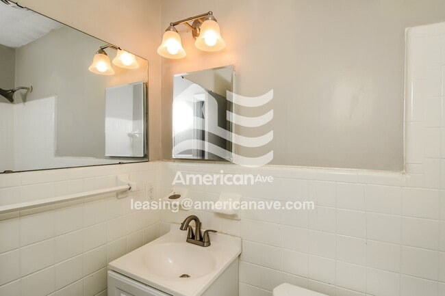 Building Photo - 3900 Oakmont Dr