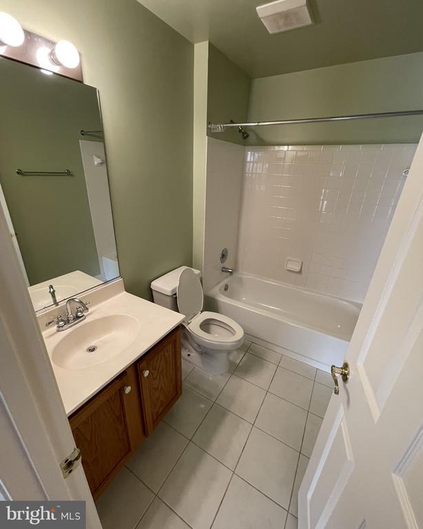 Building Photo - 174 Kendrick Pl