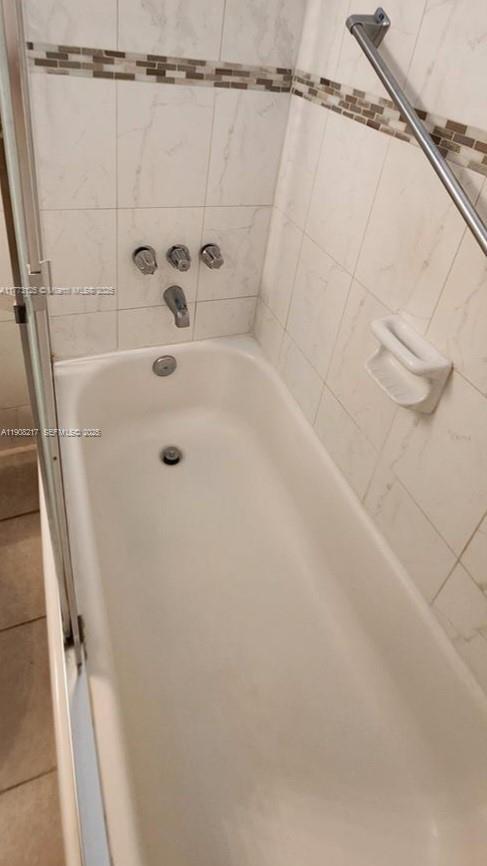 Building Photo - 2905 Point E Dr