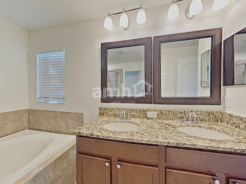 Building Photo - 13309 Wellington Hills Dr