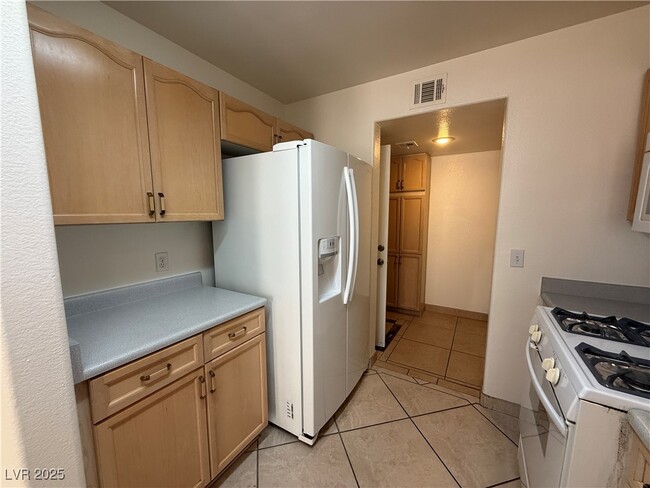 Building Photo - 9639 Silver City Dr