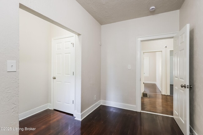 Building Photo - 110 S 41st St