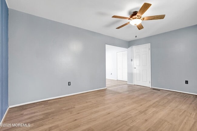 Building Photo - 207 Coville Dr