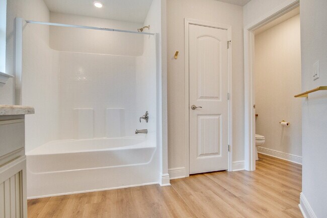 Building Photo - Spacious 4-Bedroom Home in Milton Near I-1...