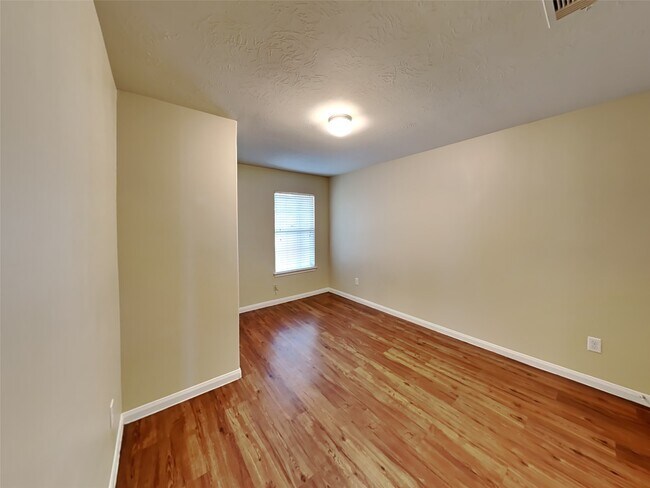 Building Photo - 3930 Hawthorn Glen Ct