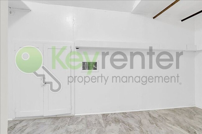 Building Photo - 2400 27th St