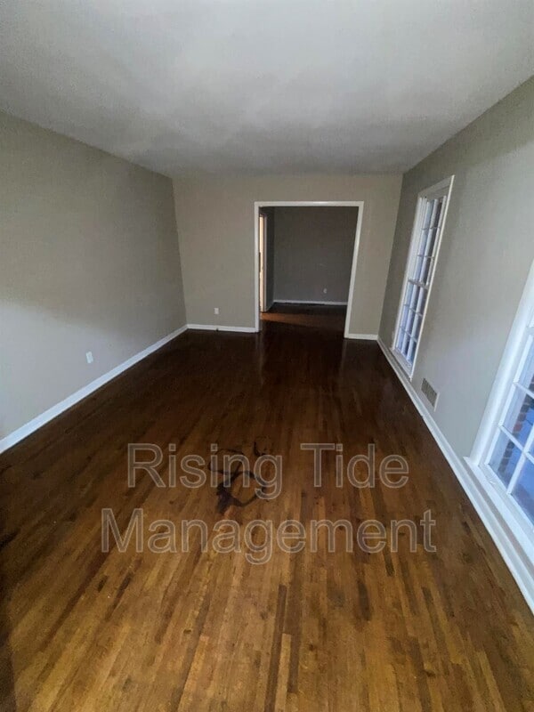 Building Photo - 118 39th Ave NE