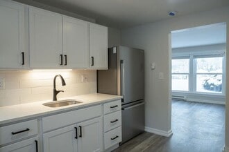 Building Photo - 180 N Main St