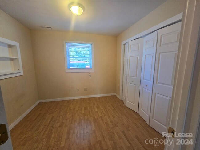 Building Photo - 105 A Kluttz St