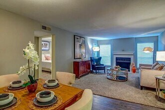 Building Photo - 10901 Meadowglen Ln